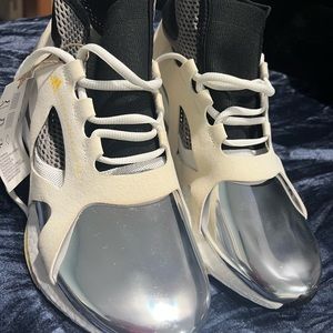 Adidas Stella McCartney size 8 never used off white